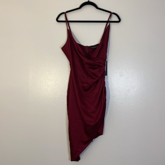 Pretty Little Thing | New shape burgundy wrap dress Women’s size 4 hourglass - Picture 4 of 9